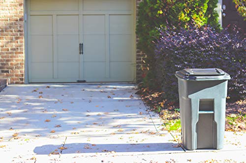 32 Gallon Trash Can with Wheels and Attached Lid Y599609