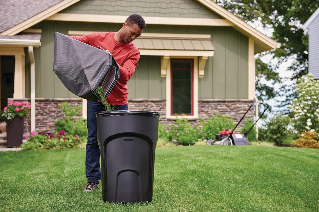 Rollout Trash Can, 32 Gallons, Black T547