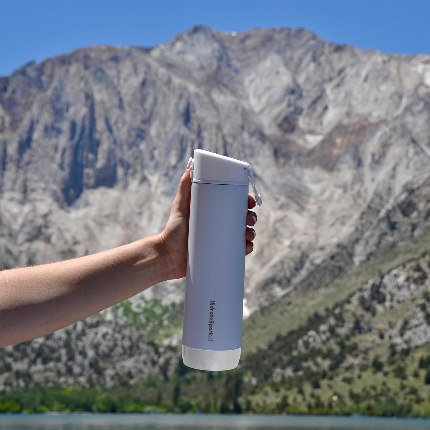 Smart Water Bottle with Bluetooth Tracking and LED Reminder, 21oz H613908