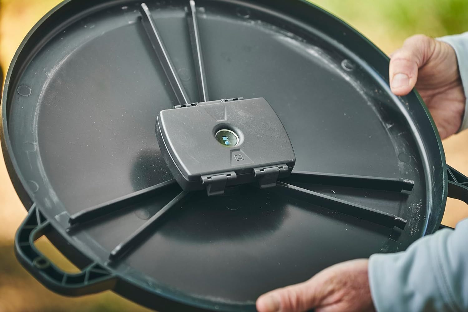 Cellular Feeder Kit with Feed Level Detector and Spincast Spreader O837