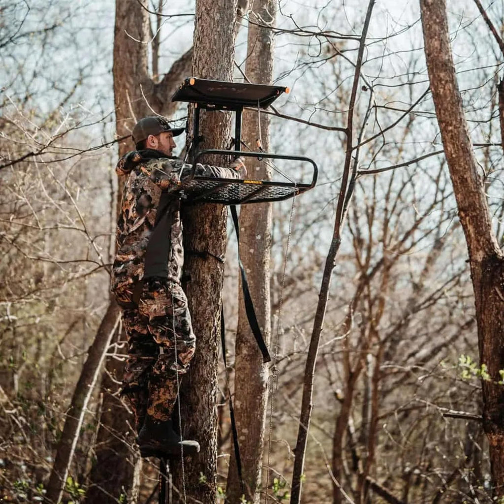 Hang-on Outdoor Hunting Tree Stand with Wide Platform and Fixed Footrest W5052