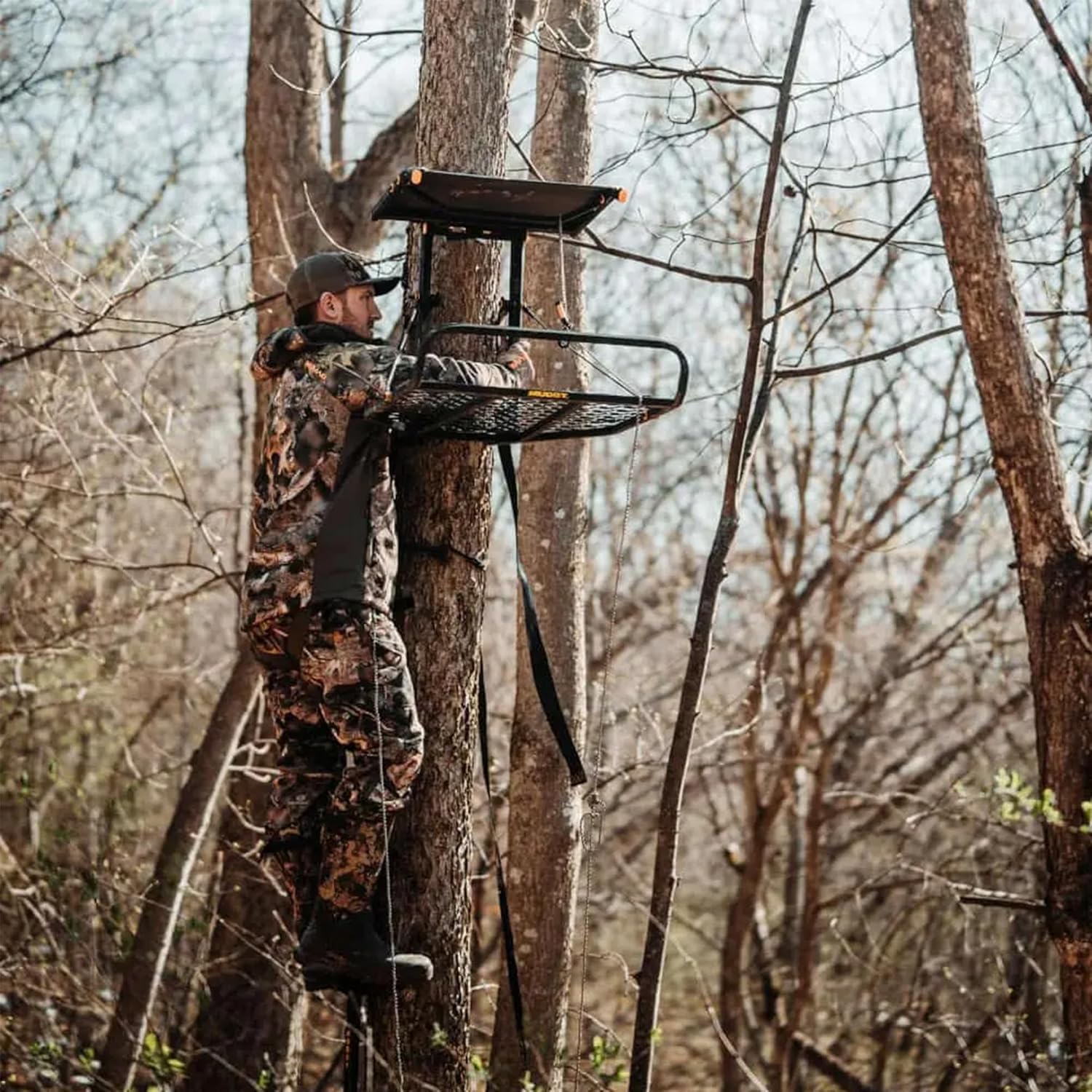 Hang-on Outdoor Hunting Tree Stand with Wide Platform and Fixed Footrest W5052