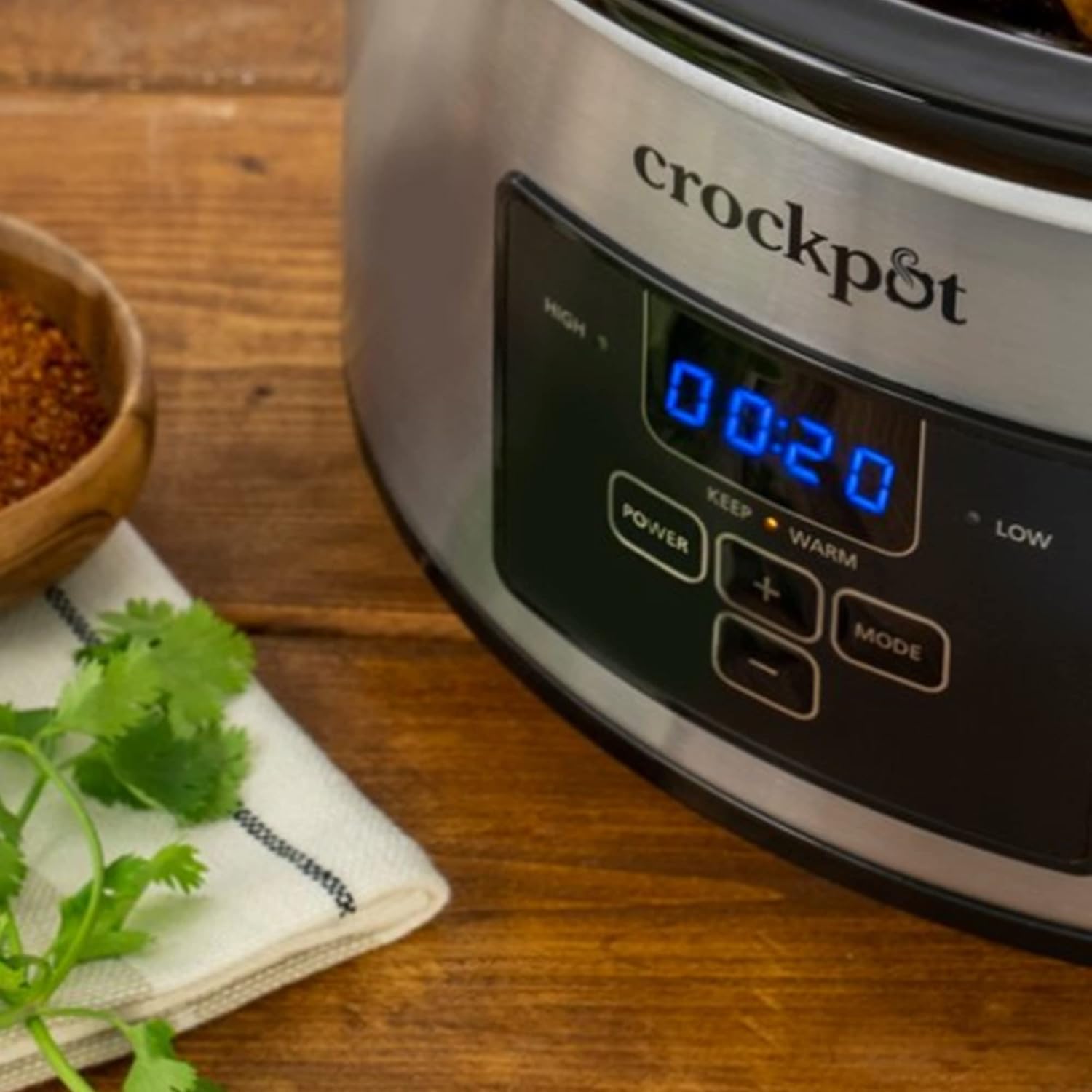 4 Quart Programmable Slow Cooker with Locking Lid and Digital Display M3492