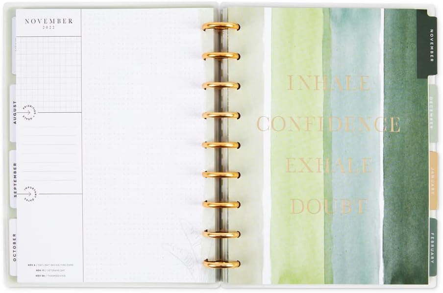 Daily 18 Month Planner with Weekly and Monthly Pages S803