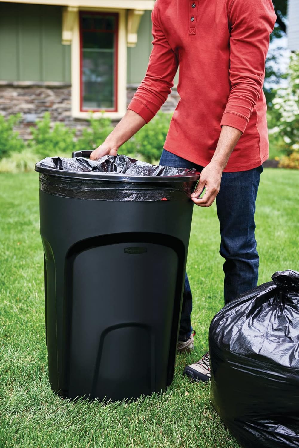 Rollout Trash Can, 32 Gallons, Black T547