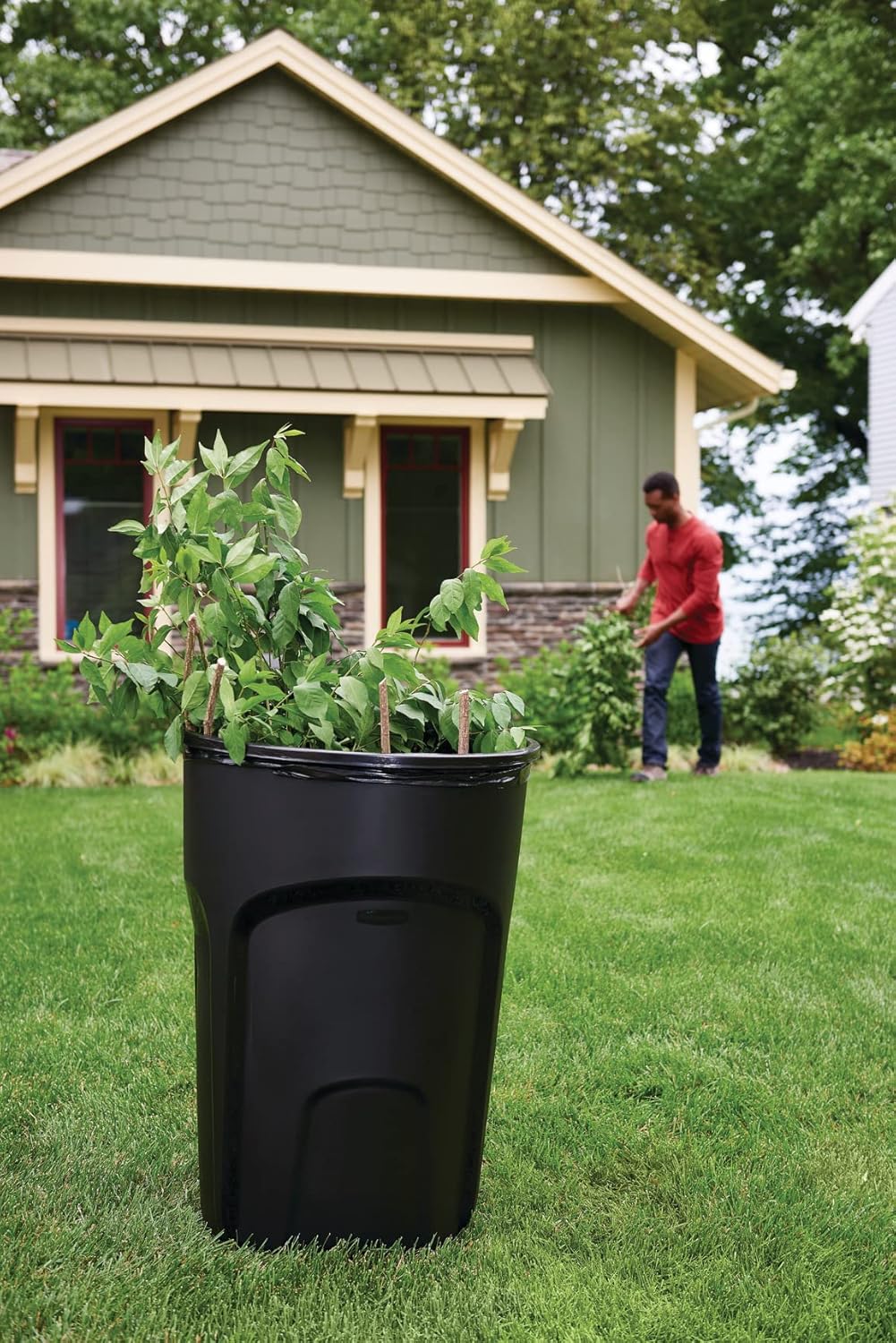 Rollout Trash Can, 32 Gallons, Black T547