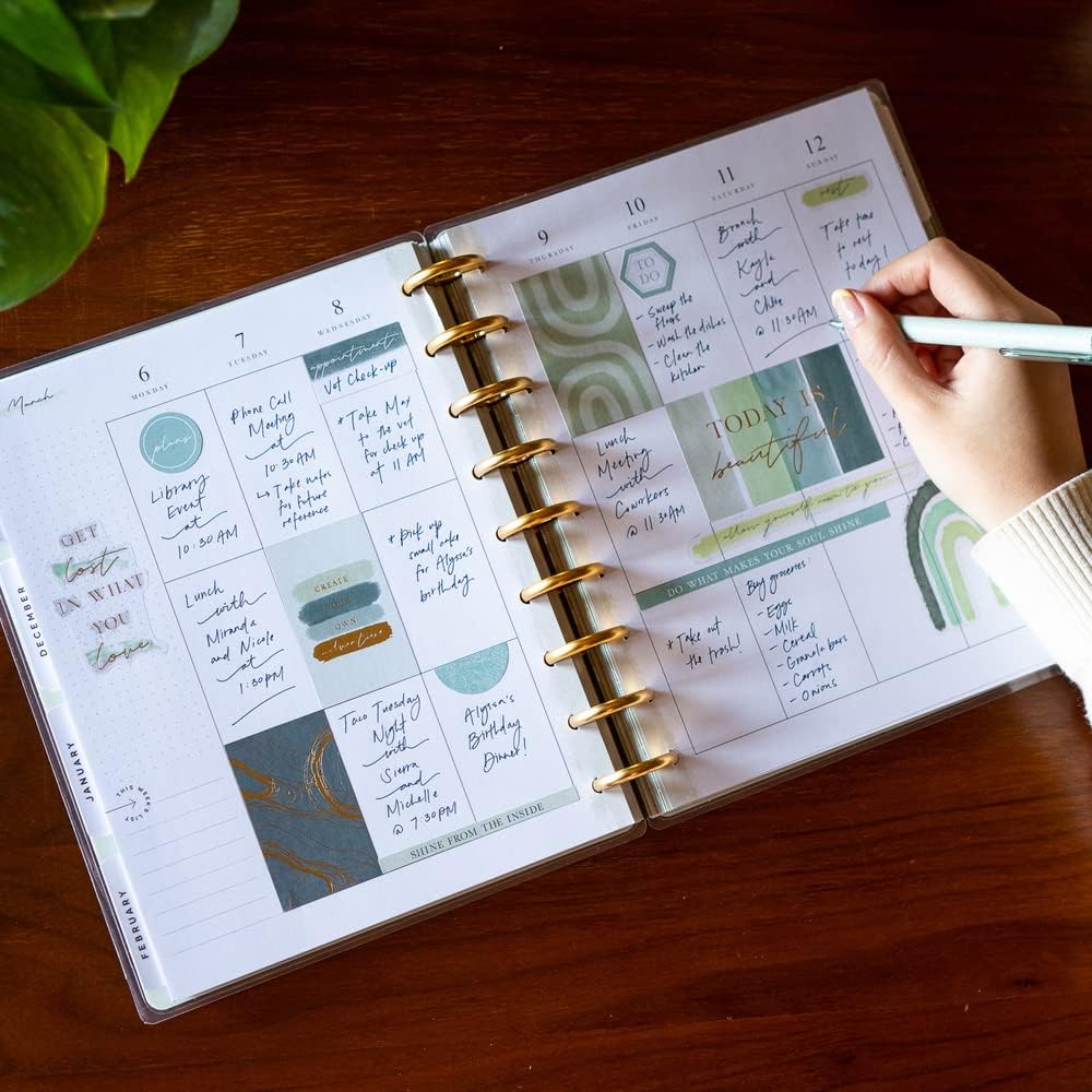Daily 18 Month Planner with Weekly and Monthly Pages S803