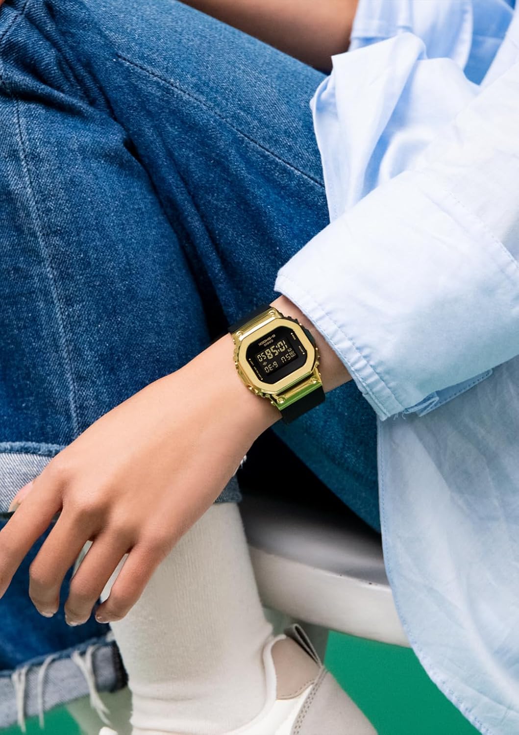 Compact Metal Watch Black Gold Q7441